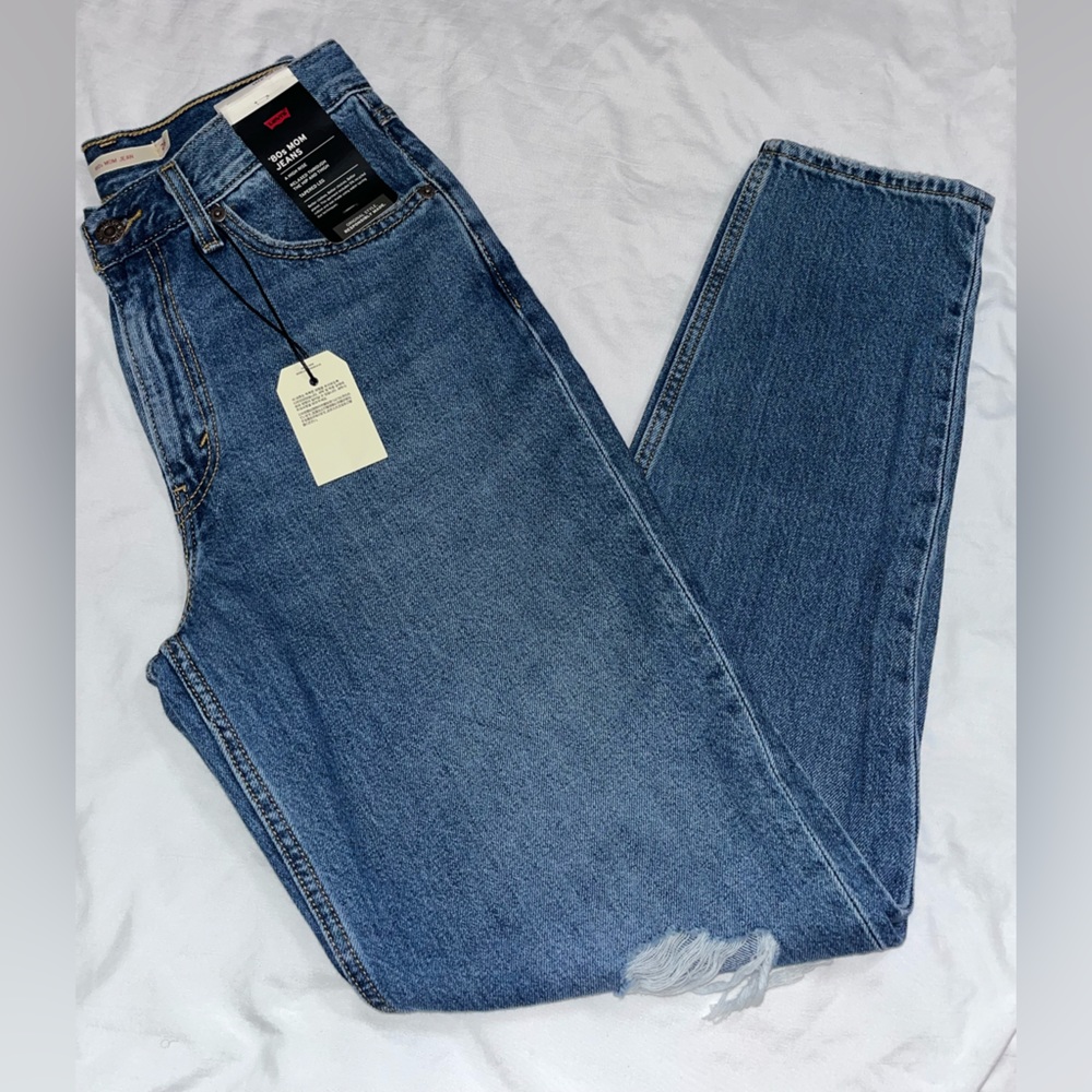 LEVI’s Premium ‘80s Mom Jeans (26)